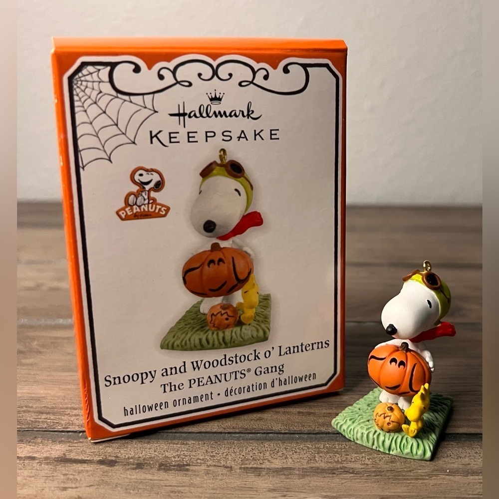Hallmark NEW 2012 Snoopy & Woodstock 0 Lanterns Peanuts Gang Halloween Ornament - Picture 2 of 10